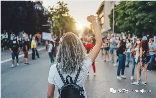 无条件每月发钱给国人,新加坡政府不是没想过,只是