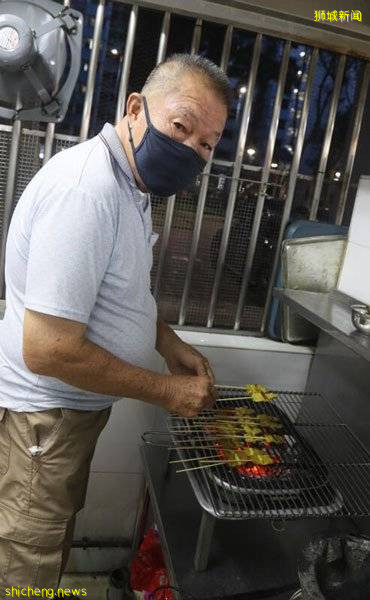 一支沙爹卖3角 咖啡店夜排人龙