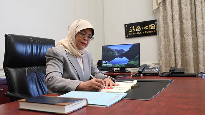 哈莉瑪總統批准撥款法案 允許政府動用110億元儲備金