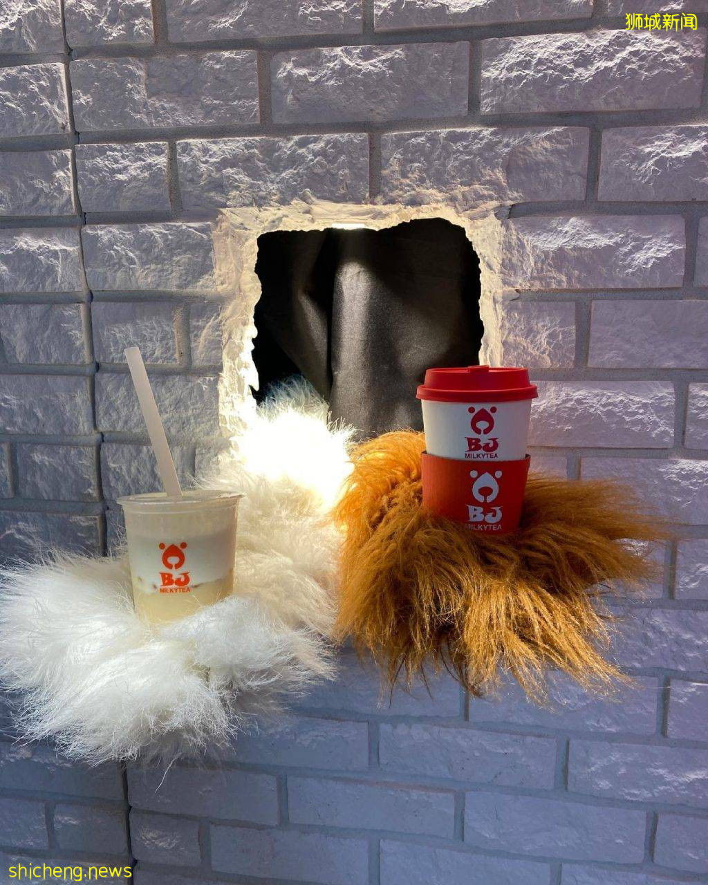 BJ Milkytea用熊掌送奶茶🧸毛绒绒熊爪破墙而出!互动+拍照、萌度直接狂升✨