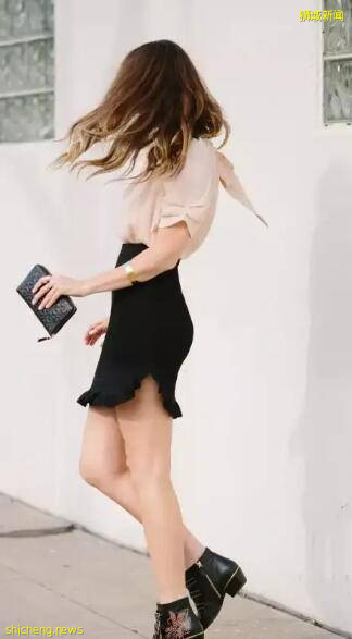 新加坡變態偏愛超短裙女郎,變態行爲被抓包下跪認錯!何必呢