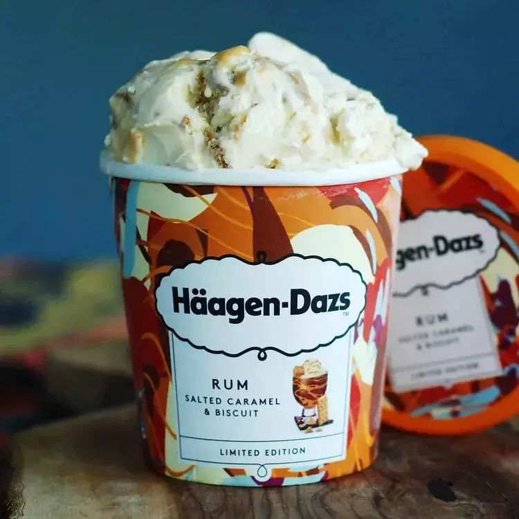 Haagen Daz推出新品酒精冰淇淋🥃總酒精含量低于0.5%，味道很上頭！全島超市可買到😘