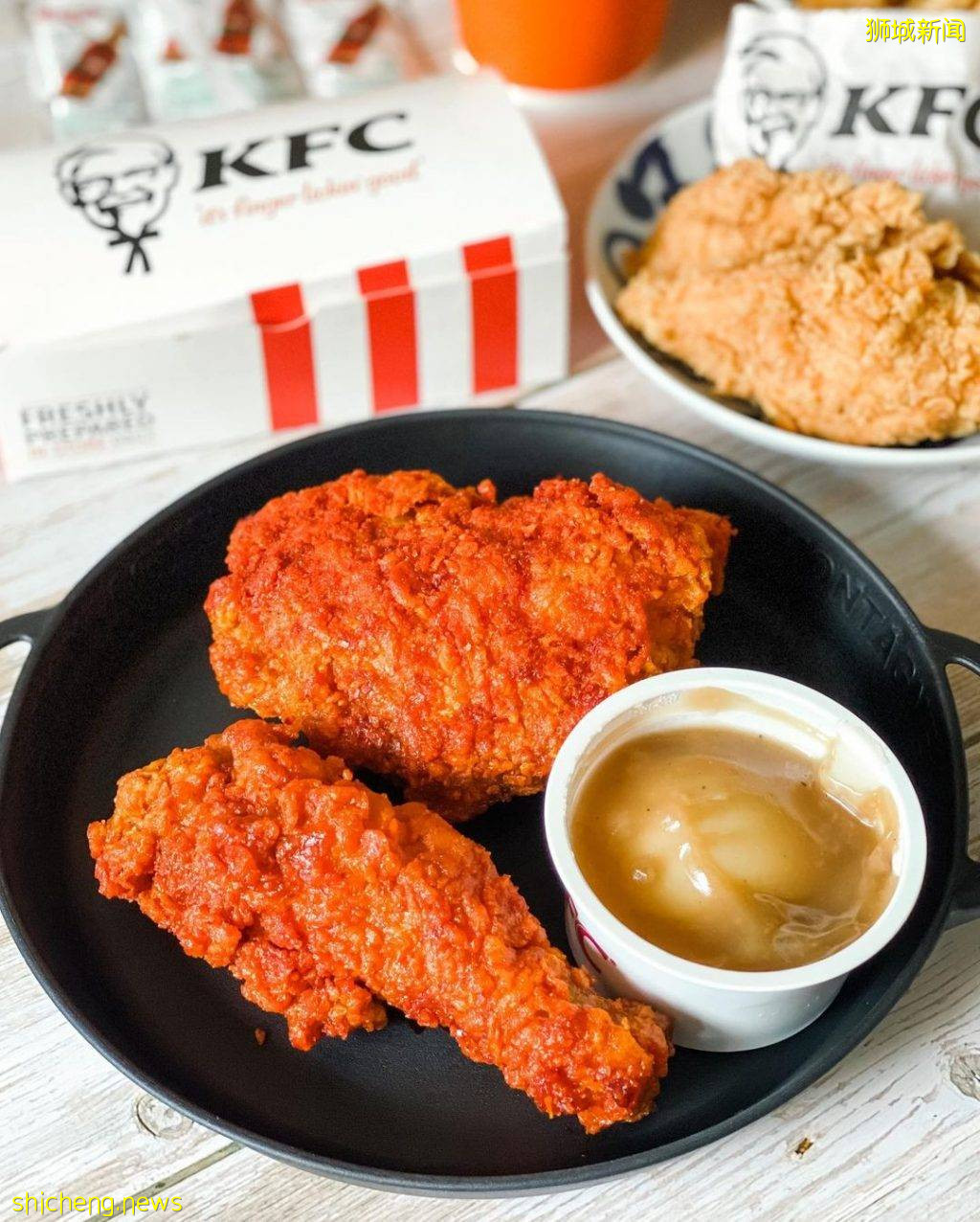 KFC新品Popsicle鸡肉棒🍗BBQ芝士&amp;麻辣口味、拿着吃不怕弄脏手，5月12日起全岛发售✨ 