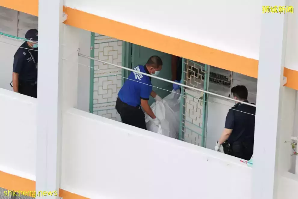 邻居惊恐发现！新加坡80岁老妇，伴儿子遗体一周