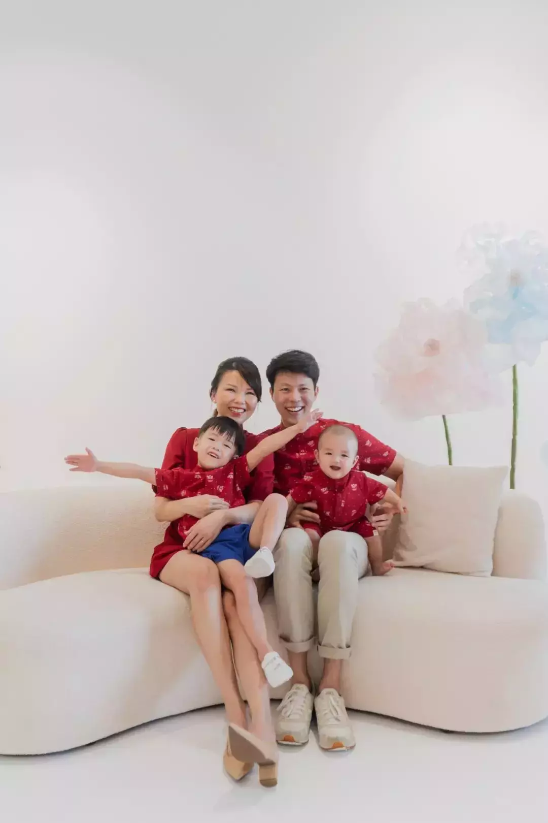 我们挖到了新加坡宝藏童装品牌,新年亲子装穿出了明星的感觉