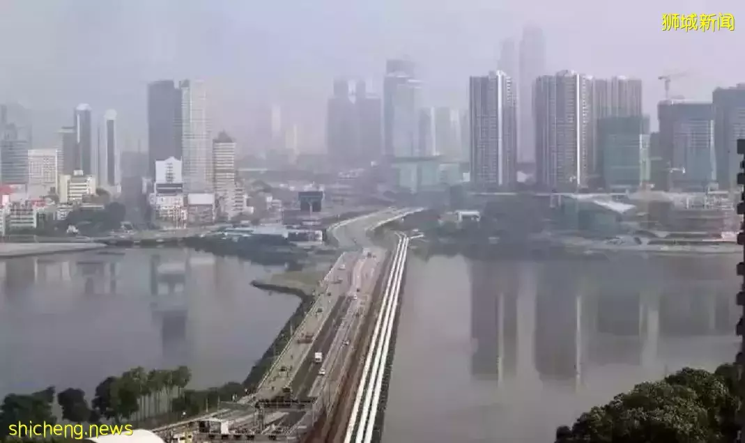 新加坡长周末，国人纷纷到邻国游玩探亲致关卡排大队