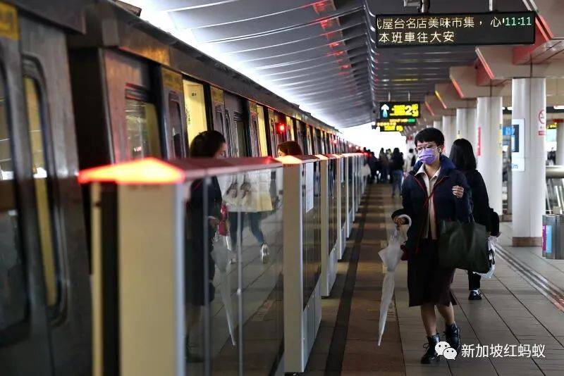 冠病疫情依旧危机四伏 新加坡的防疫消毒不可松懈