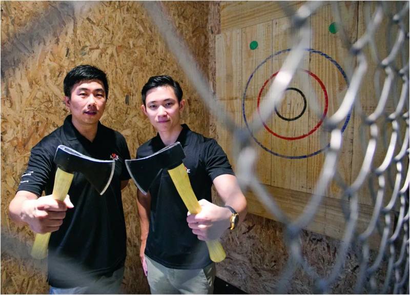 扔斧頭、潑顔料:大家一起來發泄