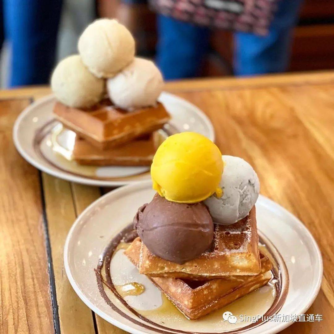 居然有人願意一天都泡在新加坡吉爾曼軍營?有點兒意思