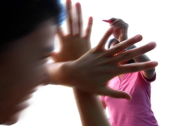 喝醉酒回家被骂 女儿反呛母亲“婊子”