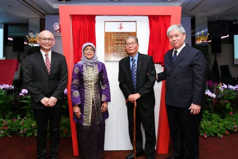 新加坡总统哈莉玛频频参与善济医社活动，为什么