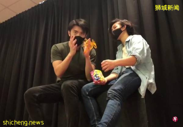 学习发音 提升演技 狮城艺人自我进修