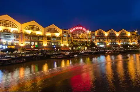 公然違規!新加坡克拉碼頭百人狂歡跨年: 不戴口罩、貼面跳舞!或導致超級傳播