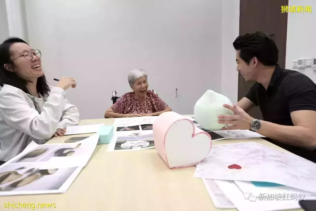 不忌諱討論身後事:新加坡老人爲自己設計個性化骨灰甕