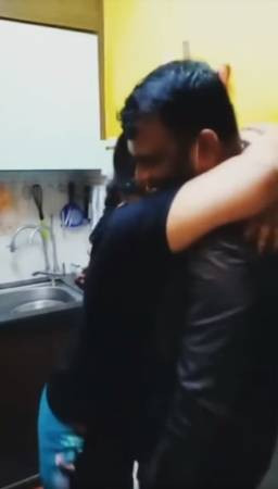 【柔佛人頭條】馬勞偷偷回家 爲至親造驚喜 久違抱抱