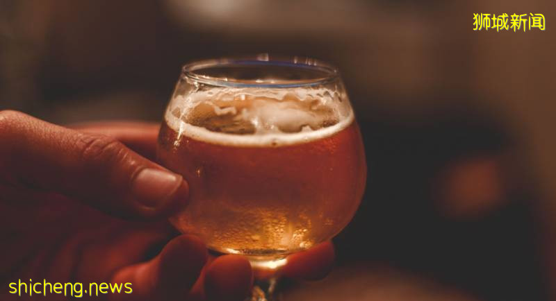 昨天,刚宣布解封后,新加坡朋友圈变成了这样