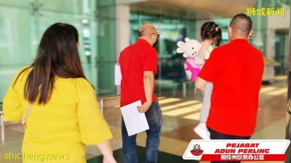 3岁女童抱着小熊 从太平南下进狮城团聚