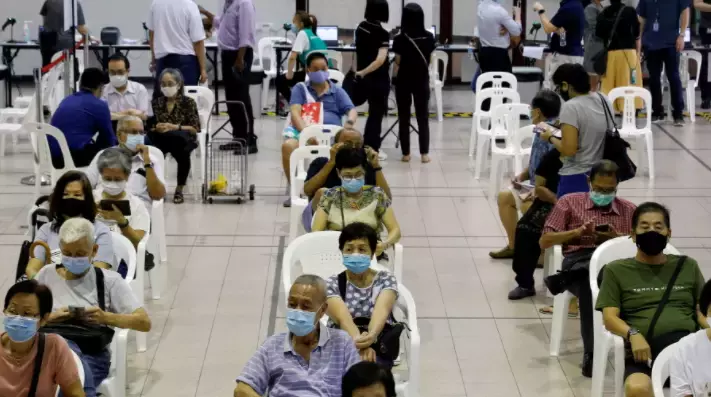 在新加坡,打科兴/国药必须接种第四针!否则