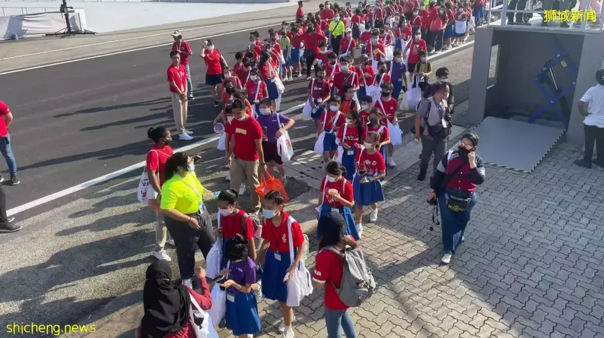 时隔两年“红海”归来 小五生观看首场国庆庆典国民教育演出 