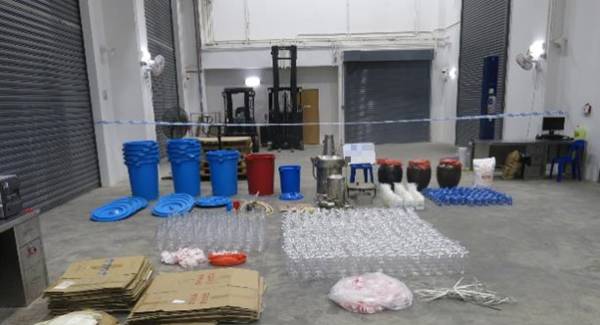 组屋变酿酒窟 3中国男子酿私酒售卖 被捕