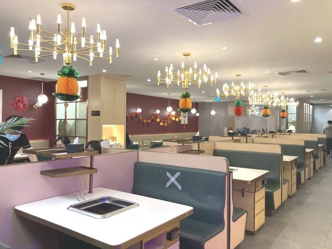 9.9新起吃網紅火鍋！小龍蝦湯底、花雕膠原湯，好喝到湯底都不剩