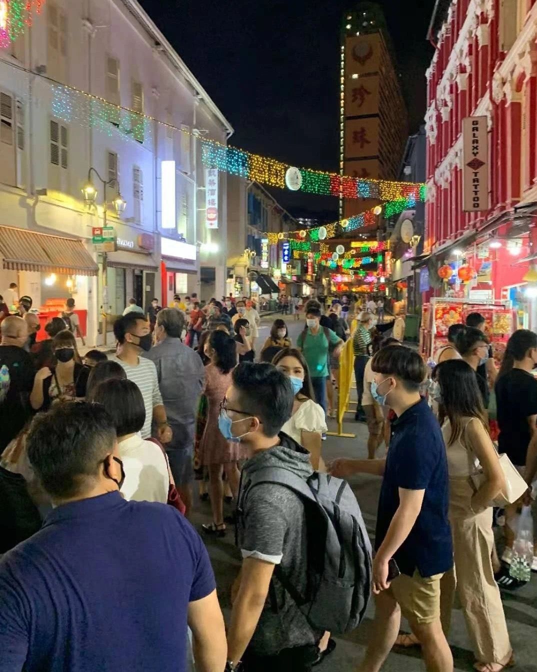 实拍!前晚,新加坡牛车水到处人从众𠈌!这9个地方过年还开门