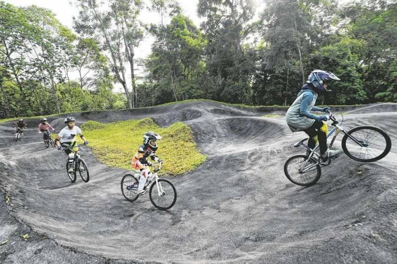 觀鳥、陡坡、嬉水、看夕陽,13條新加坡最美親子騎行路線