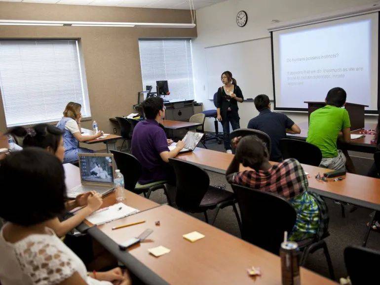 震惊留学圈!这个大学要永久取消线下课+考试