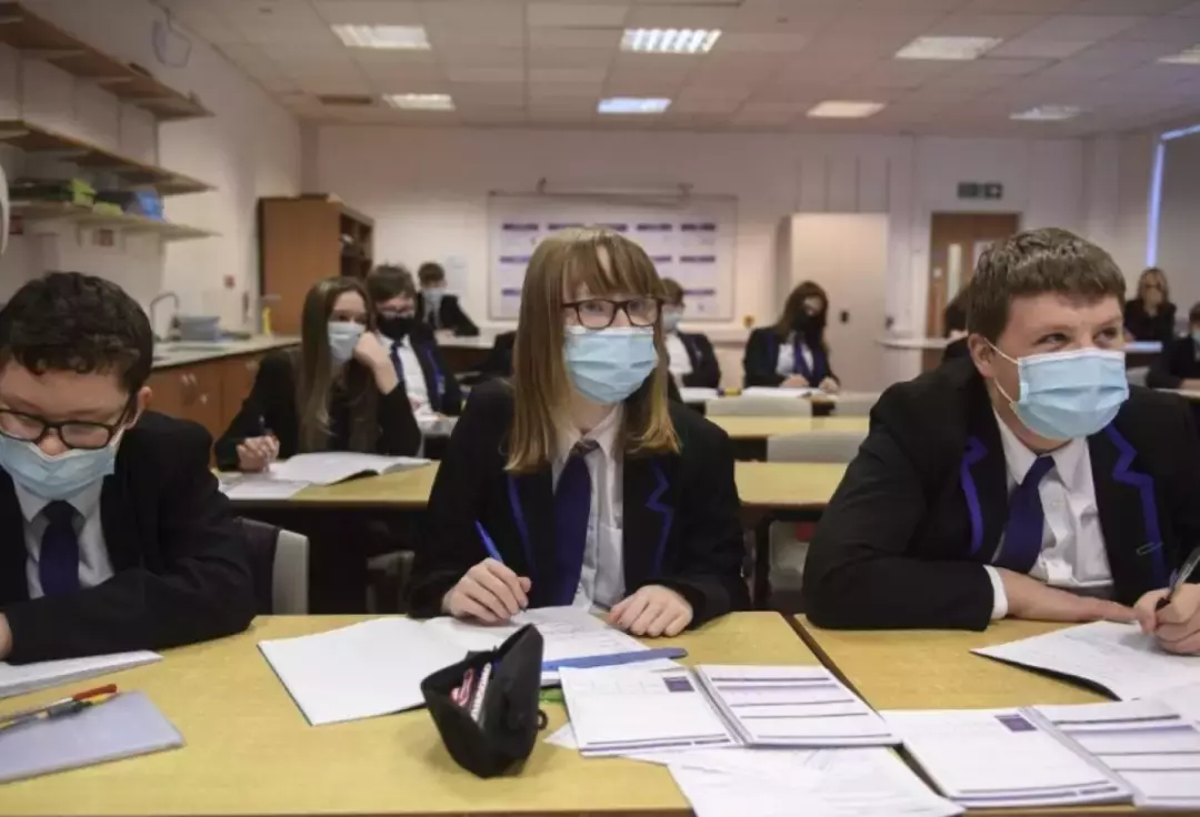 外媒:新加坡已放棄抵抗!李顯龍總理談抗疫內幕!英國正式徹底放飛