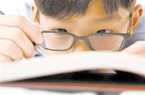 天啊,大部分人用的灯不仅会伤眼睛还会致癌!!!