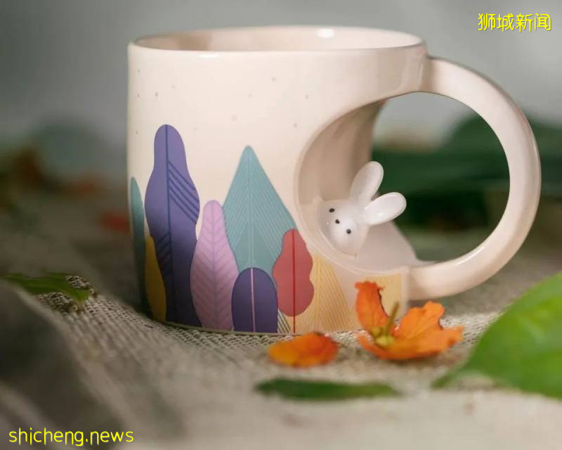 星巴克推出中秋节限定“玉兔杯”!夜光玻璃、星空繁花太魔幻