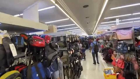 客工大批感染后,新加坡这个区变得荒凉了!唯一的24小时商场大裁员