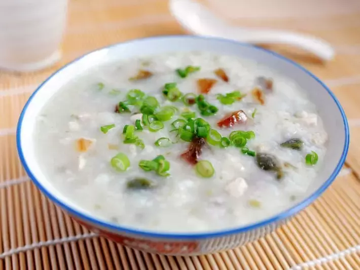 Jollibee推出早餐皮蛋瘦肉粥，早餐又有新选择啦