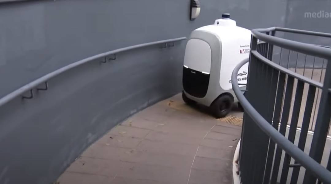 新加坡送貨機器人驚豔全世界！遇人會轉彎、半小時送達！現在免費