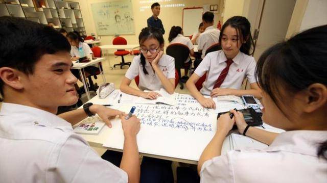 新加坡“講華語運動”,推廣40年的利弊得失,值得我們好好反思