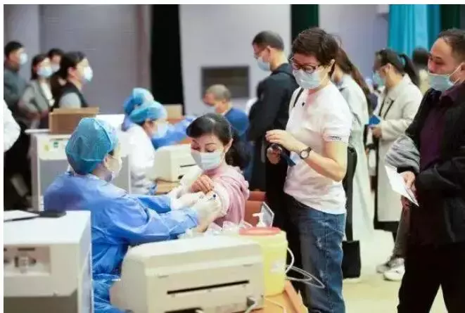 奧密克戎持續推高新加坡病例、部長堅持與“病毒共存”、首談“兩大毒株”誰更毒