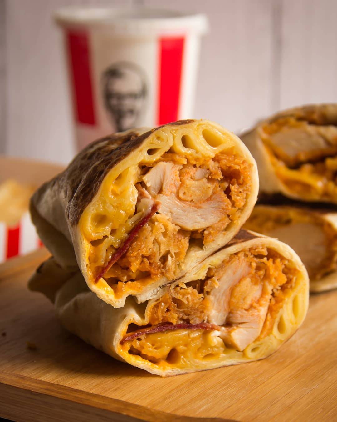 跟卡路裏說再見👋KFC新品Mac 'N Cheese Zingerito🌯芝士通心粉+微辣雞柳卷餅，罪惡感滿滿😈