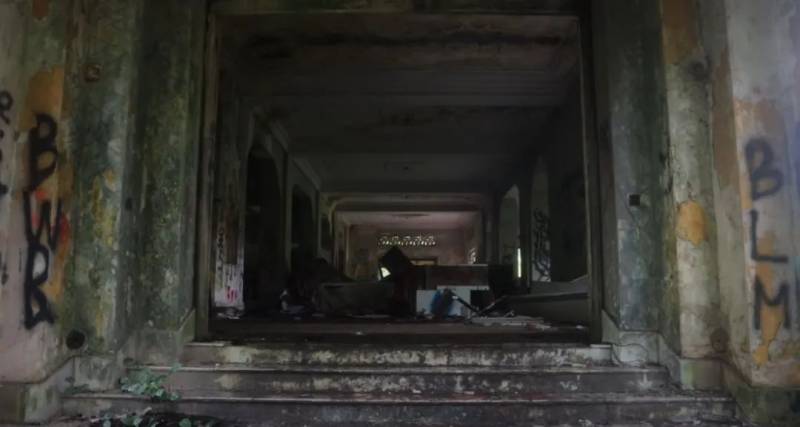 实拍！英国博主非法闯入新加坡“鬼屋”探险，却被网友力挺