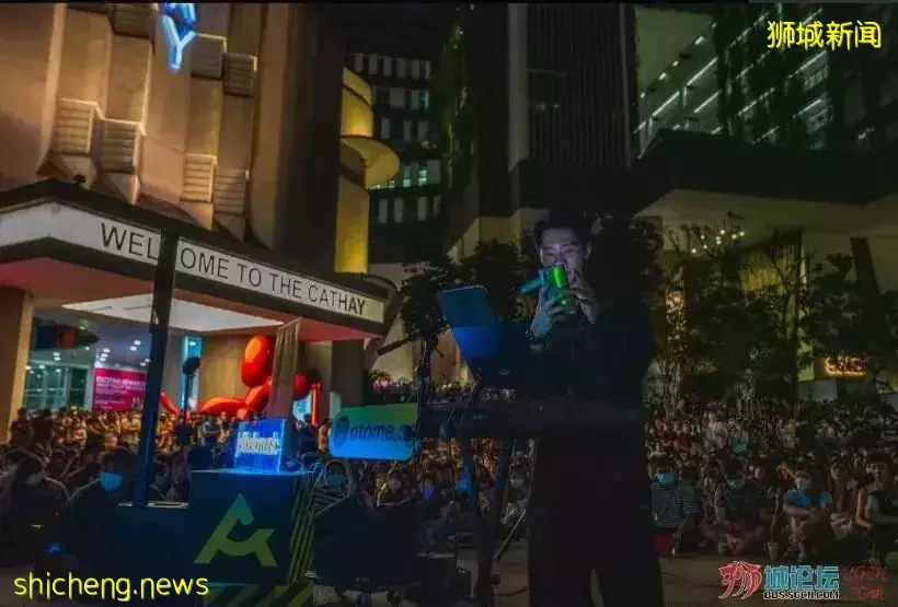 場面火爆，新加坡3000人席地而坐只爲聽“中國好聲音”