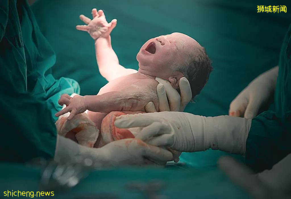 瘋轉!當事人親述!新加坡39周孕婦確診新冠,高燒不退緊急催産