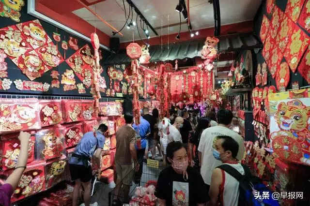 新加坡牛车水春节前为何有人气无买气