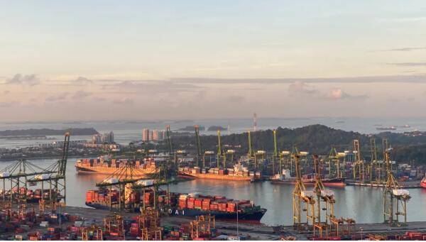 新加坡獲“亞洲最佳港口”32連冠，海事業起家的小坡港口有多牛