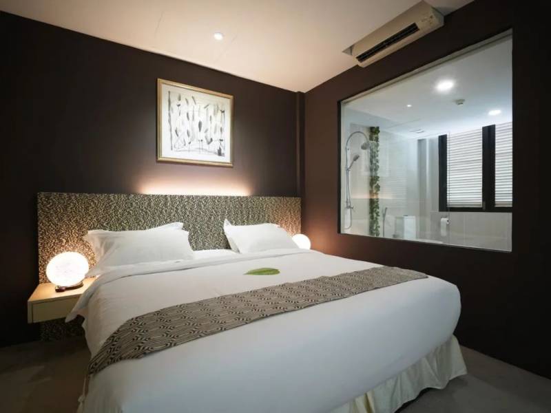 新加坡这家酒店大清仓!家具、灯饰、威士忌酒杯...都拿出来卖了