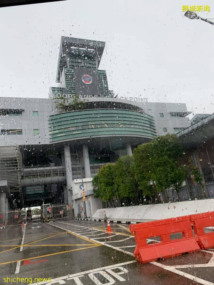 終于成功帶了3個女兒進來新加坡, 我和2個女兒是PR，小女兒是IPA