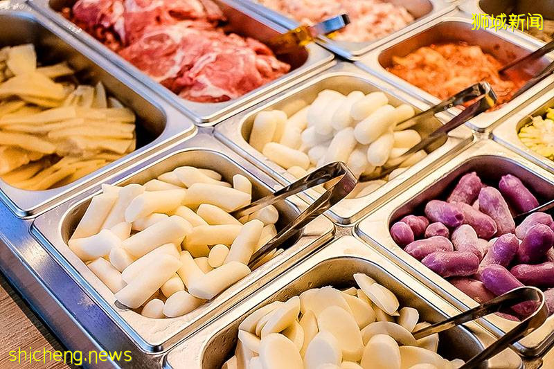 90 Minutes韩式年糕火锅自助餐,每人仅S$14.90🔥 肉片、鱼糕串、炸鸡随你拿+任你吃
