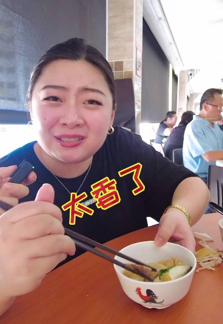 人均$15吃滿滿一桌!組屋樓下魚頭爐,湯底熬制5小時,太鮮了