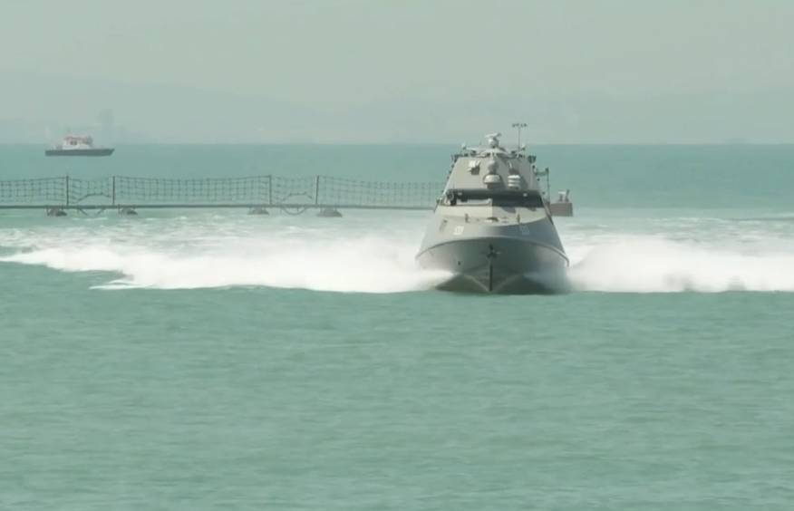 新加坡无人驾驶水面艇面世，主要工作居然和“神风敢死队”雷同