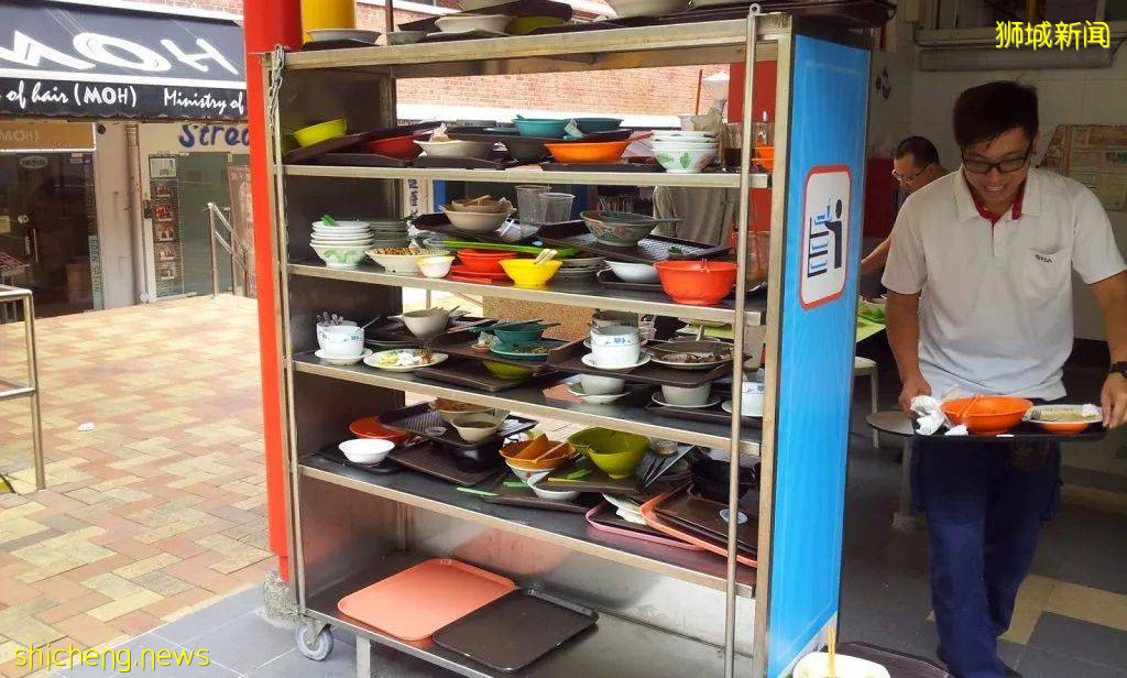 在新加坡食阁收托盘，月薪竟高达1万2500元