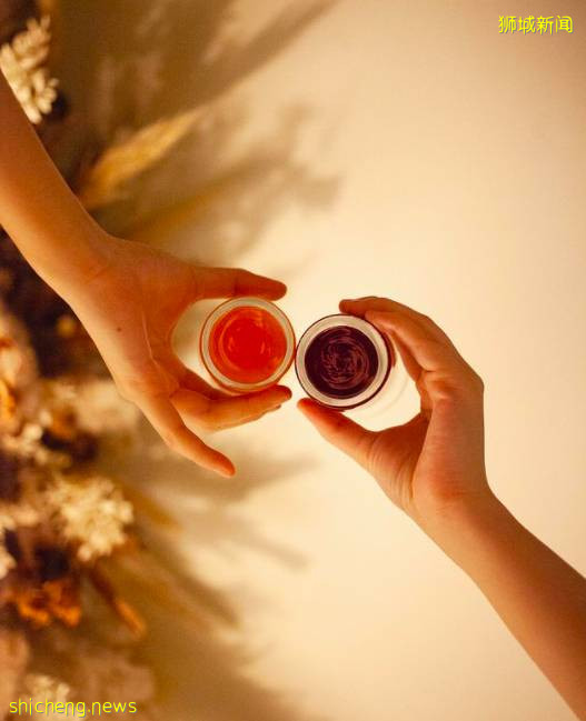 宅家也能享受地道韩式料理和可口调酒,随时下单立刻外送到你家