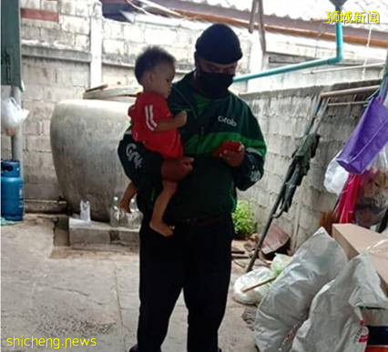 新加坡外賣小哥:你的外賣到了,請簽收一下